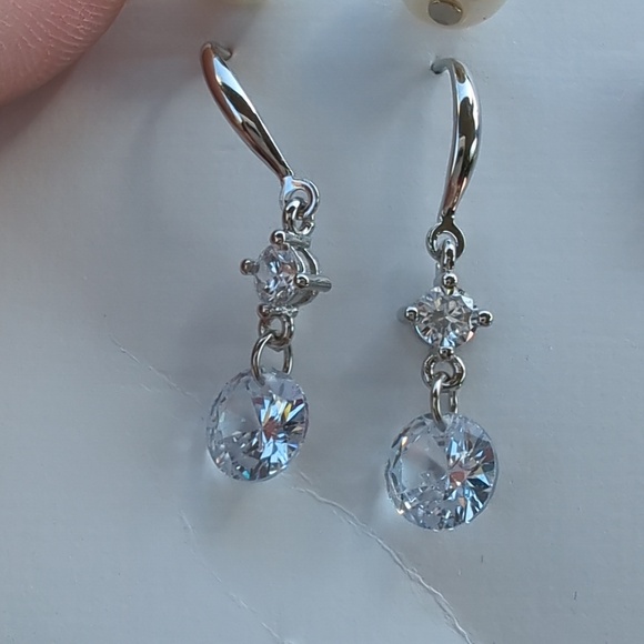 Set Of 7 Pairs Of Silver Tone Earrings - Picture 7 of 8